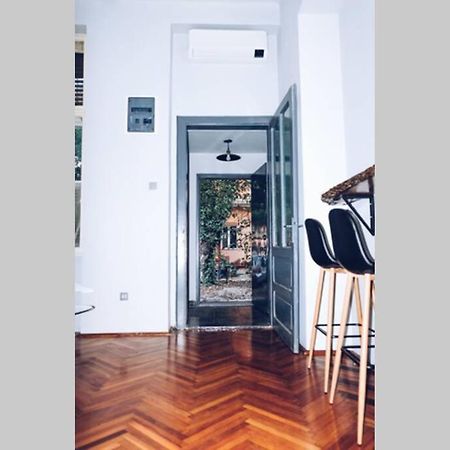☆Modern High Ceiling Apartment - Heart Of The City Oradea Exterior photo